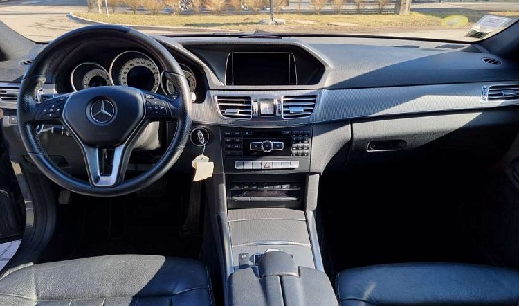 Premium Mercedes E-class rental car for rent Bolt Tallinn
