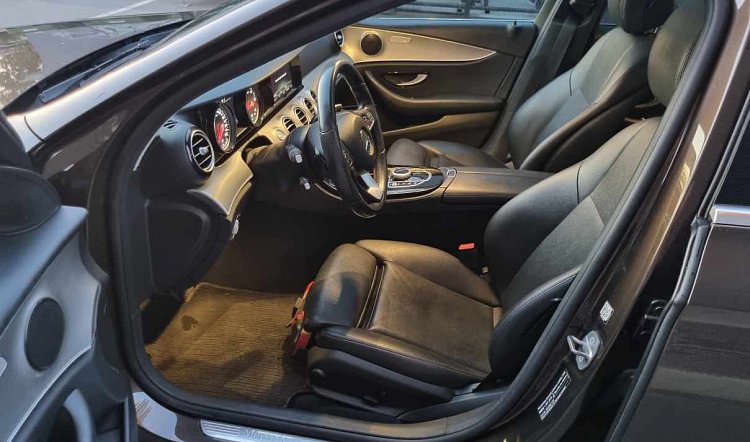 Premium Mercedes E-class rental car for rent Bolt Tallinn